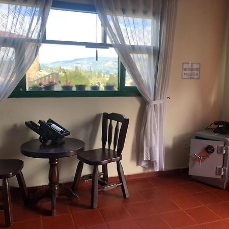 Hotel Cabanas San Cayetano Paipa Extérieur photo