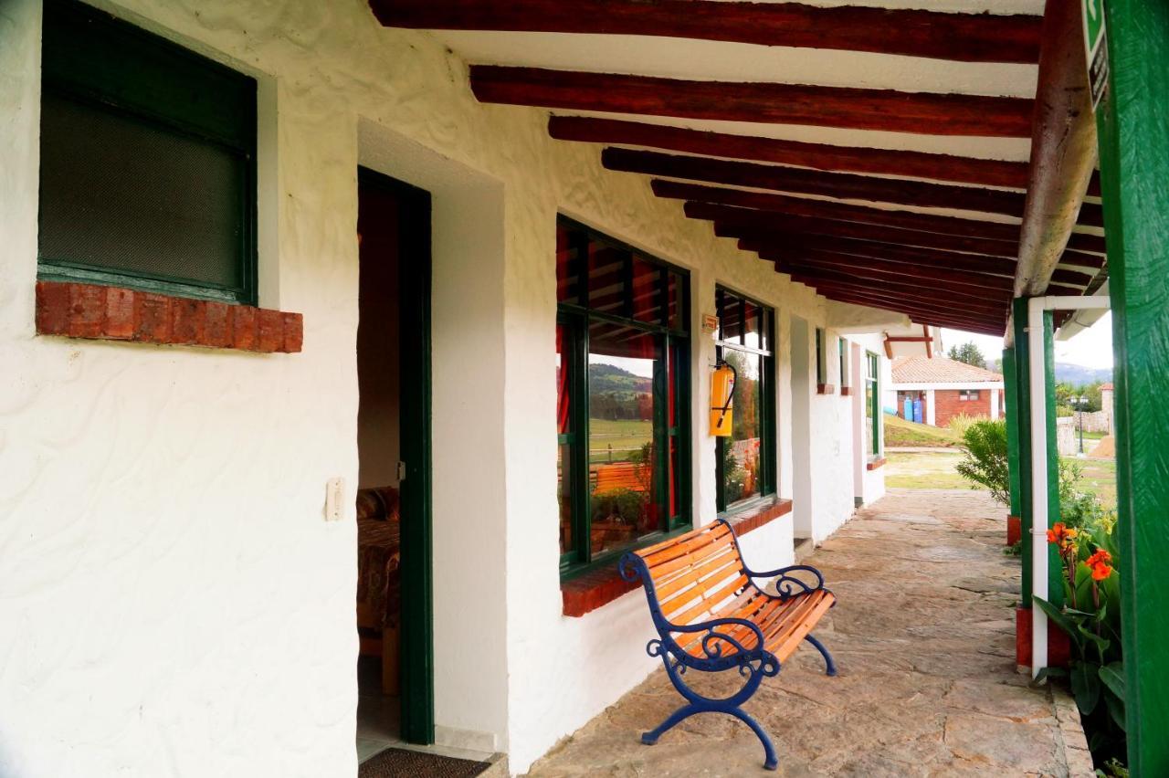 Hotel Cabanas San Cayetano Paipa Extérieur photo