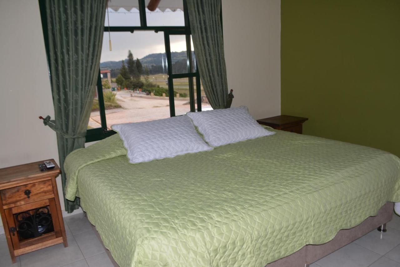 Hotel Cabanas San Cayetano Paipa Extérieur photo