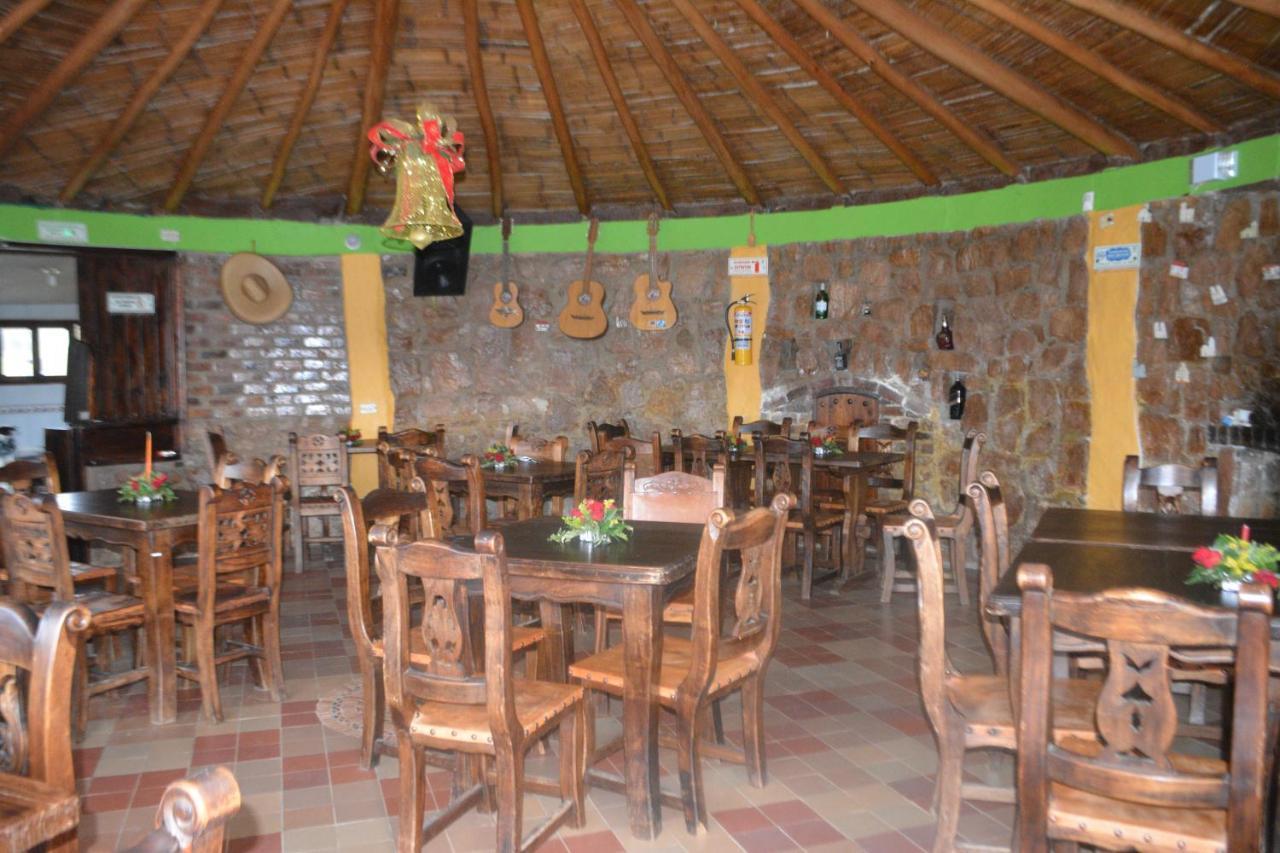 Hotel Cabanas San Cayetano Paipa Extérieur photo